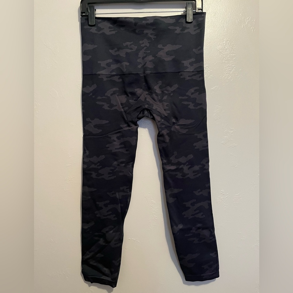 SPANX Look at Me Now Seamless Leggings - Camo - Picture 8 of 12